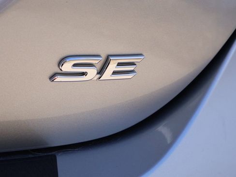 Used 2020 Toyota Camry SE image 16