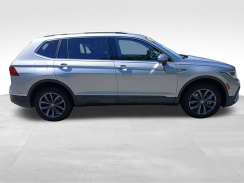Used 2022 Volkswagen Tiguan SE AWD/4WD image 12