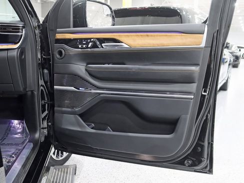 Used 2024 Jeep Grand Wagoneer Series III image 40