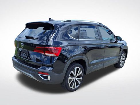 Used 2022 Volkswagen Taos SE FWD image 6