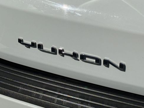 Used 2025 GMC Yukon XL Denali AWD/4WD image 18