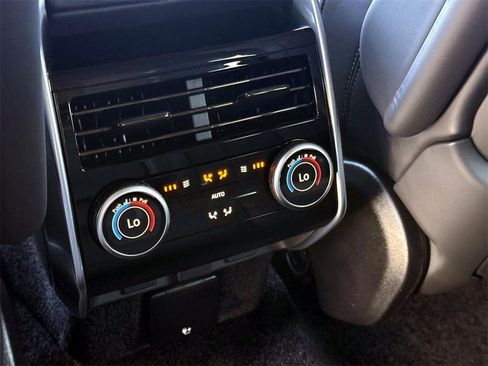 New 2025 Land Rover Range Rover Long Wheelbase SE image 16