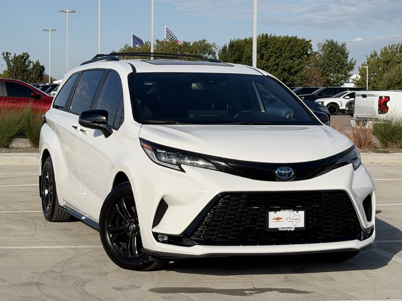 Used 2025 Toyota Sienna XSE w/ XSE Premium Package AWD/4WD image 2