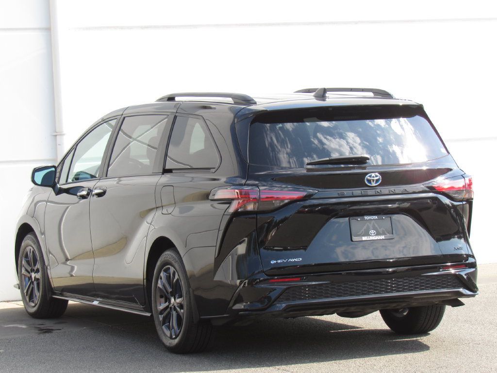 Used 2025 Toyota Sienna XSE AWD/4WD image 5