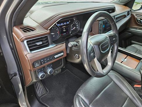 Used 2021 GMC Yukon Denali w/ Denali Premium Package AWD/4WD image 10