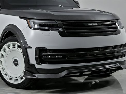 Used 2024 Land Rover Range Rover SE AWD/4WD image 3