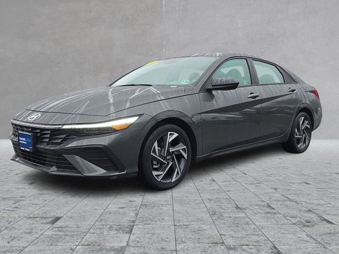 Used 2025 Hyundai Elantra Sport image 5