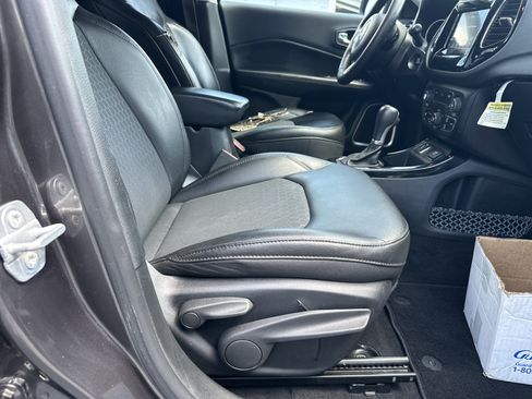 Used 2018 Jeep Compass Latitude w/ Popular Equipment Group FWD image 16