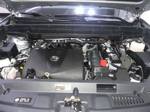 Used 2021 Toyota Highlander LE image 14