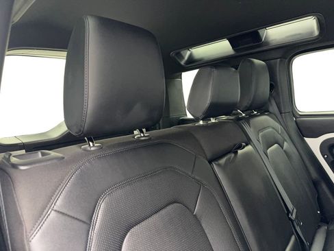 Used 2025 Land Rover Defender 110 S image 38