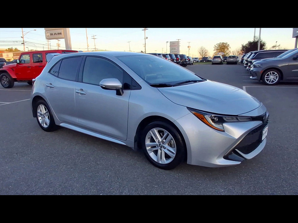 Used 2022 Toyota Corolla SE w/ SE Preferred Package FWD image 2