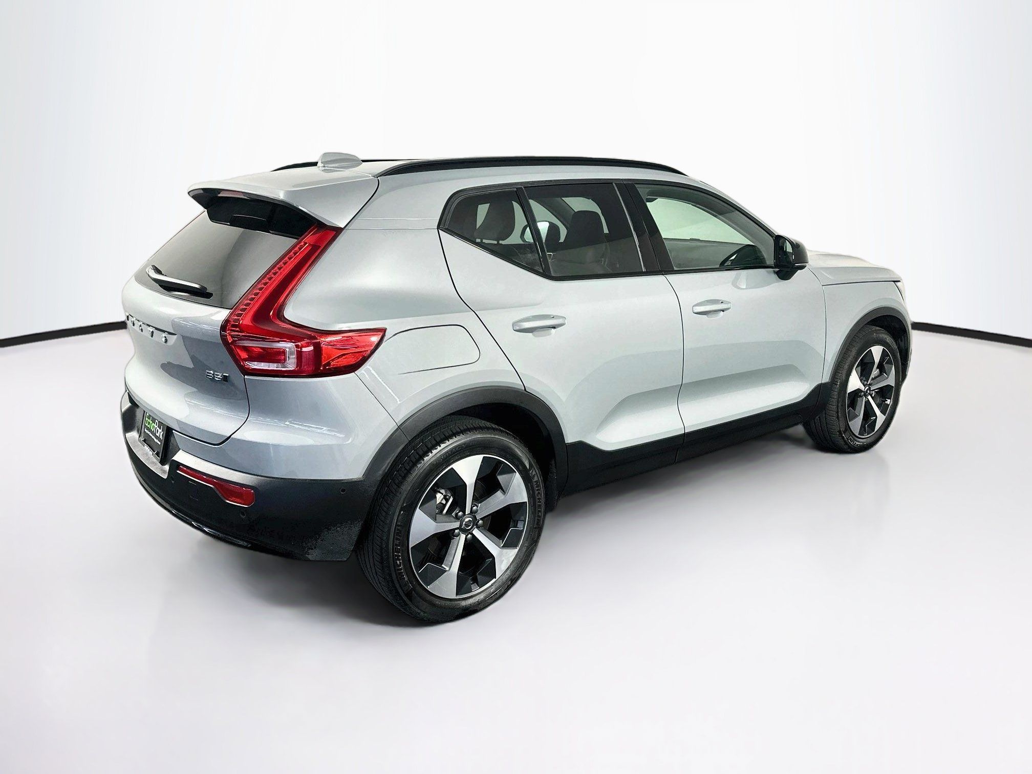 Used 2026 Volvo XC40 B5 Plus AWD/4WD image 9