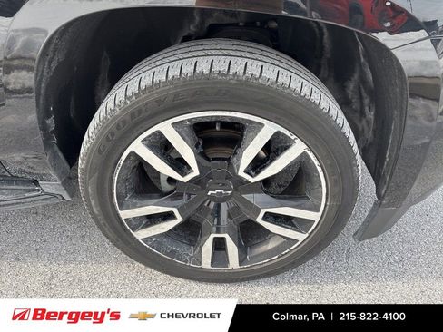 Certified 2019 Chevrolet Suburban LT w/ RST Edition image 12