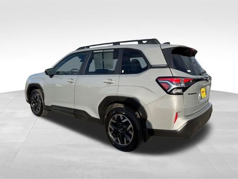 Used 2025 Subaru Forester Premium image 5