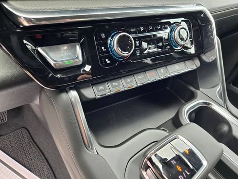 New 2026 GMC Sierra 1500 Denali w/ Denali Reserve Package AWD/4WD image 15