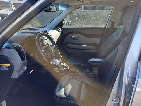 Used 2019 Kia Soul + w/ Primo Package image 4