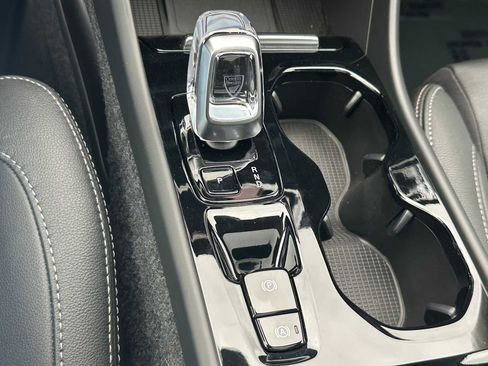 Used 2025 Volvo XC40 B5 Plus w/ Climate Package image 30