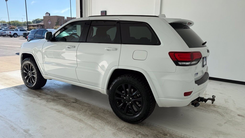 Used 2018 Jeep Grand Cherokee Altitude AWD/4WD image 17