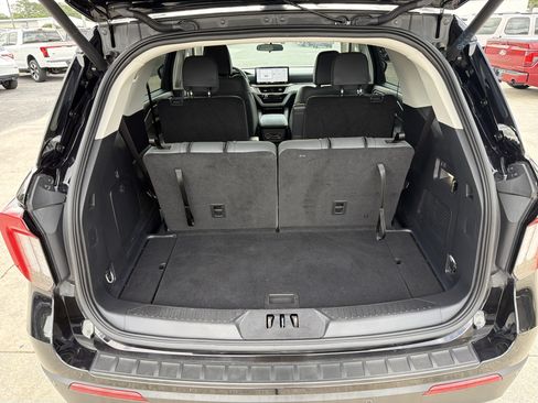 Used 2025 Ford Explorer Active w/ Active Comfort Package RWD image 8