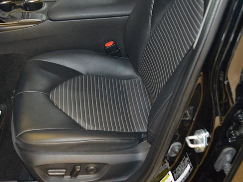 Used 2023 Toyota Camry SE image 15