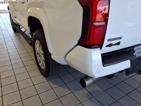 Used 2024 Toyota Tacoma SR5 AWD/4WD image 23