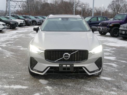 Certified 2025 Volvo XC60 B5 Core image 2
