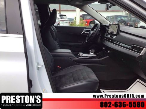 Used 2025 Mitsubishi Outlander SE AWD/4WD image 30