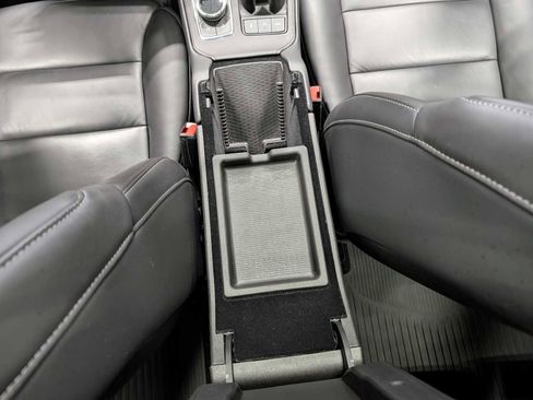 Used 2023 Cadillac XT4 Luxury w/ Cold Weather Package FWD image 21