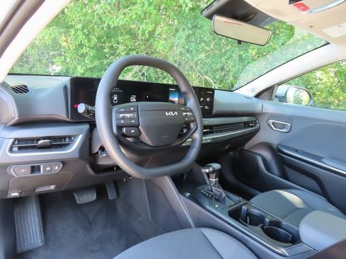 Certified 2025 Kia K4 LXS image 25