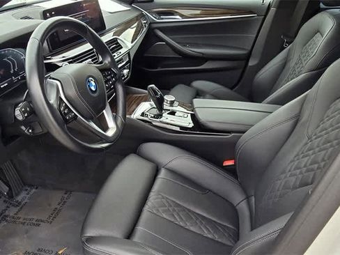 Used 2022 BMW 530e w/ Premium Package image 15