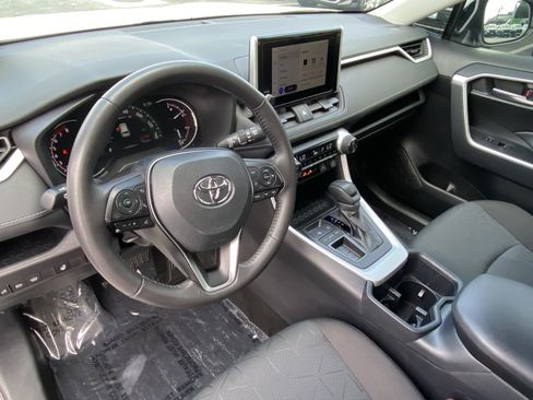 Used 2025 Toyota RAV4 XLE FWD image 17