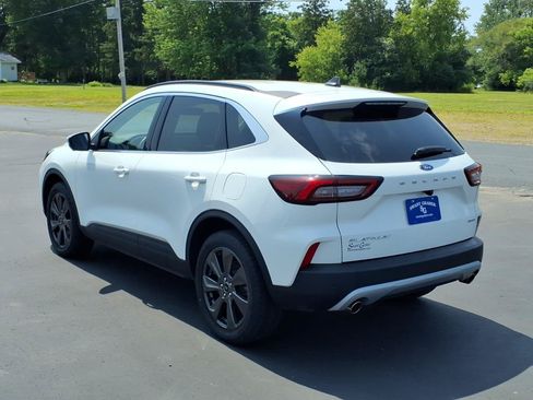 Used 2024 Ford Escape Platinum AWD/4WD image 3
