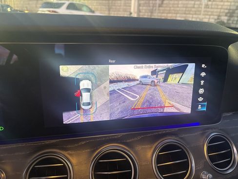 Used 2021 Mercedes-Benz E 350 4MATIC Sedan image 11