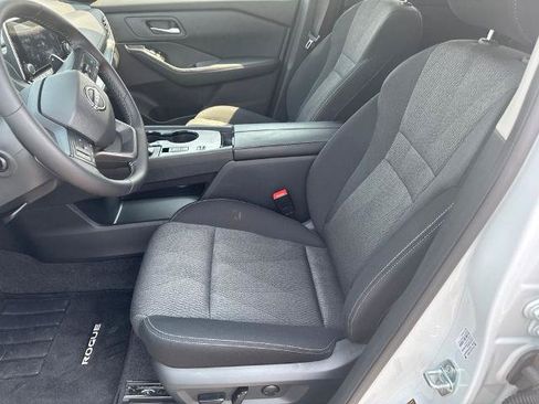 Certified 2026 Nissan Rogue SV FWD image 7
