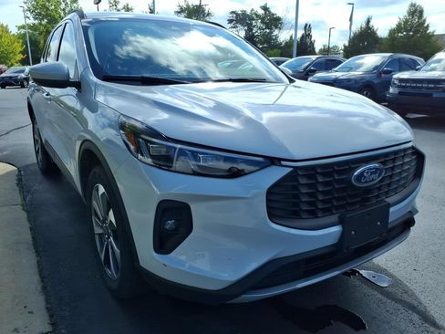 Used 2025 Ford Escape Platinum AWD/4WD image 3