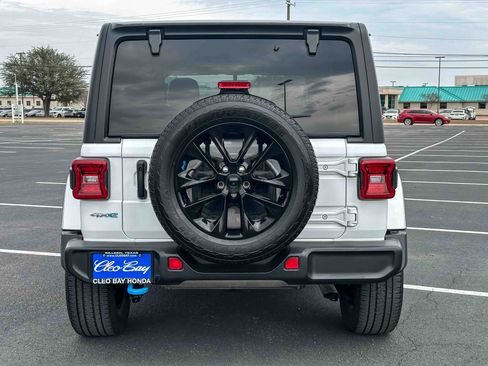 Used 2022 Jeep Wrangler Unlimited Sahara w/ Cold Weather Group image 7