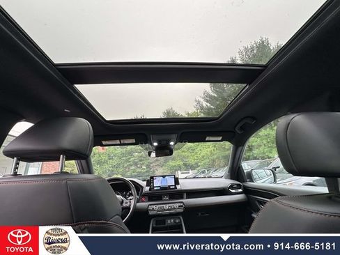 Used 2024 Honda Pilot TrailSport image 23