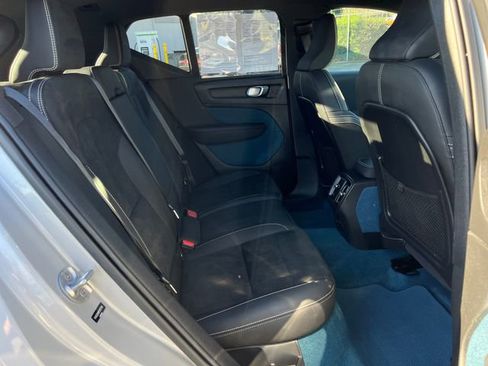 Used 2023 Volvo XC40 Recharge Ultimate image 12