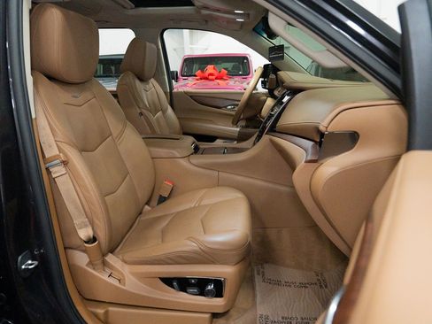 Used 2016 Cadillac Escalade ESV Platinum image 46