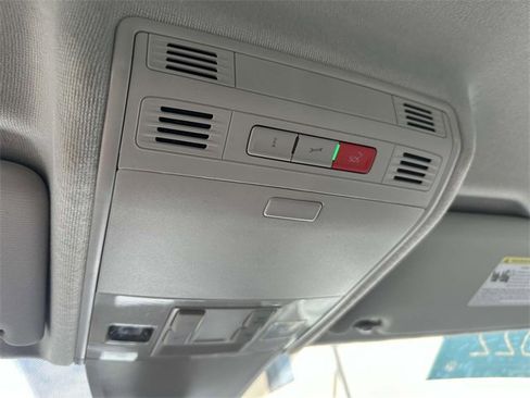 Certified 2022 Volkswagen Tiguan SE image 35