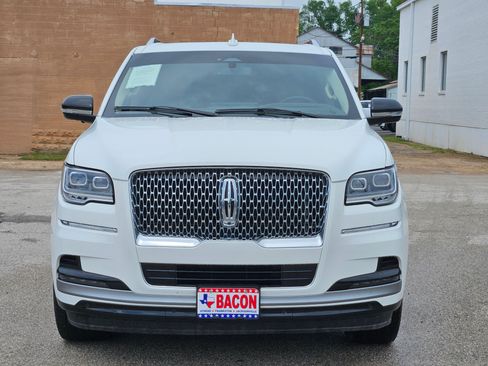 Used 2023 Lincoln Navigator Reserve AWD/4WD image 2
