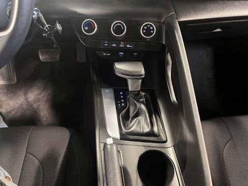 Used 2024 Hyundai Elantra SE image 28