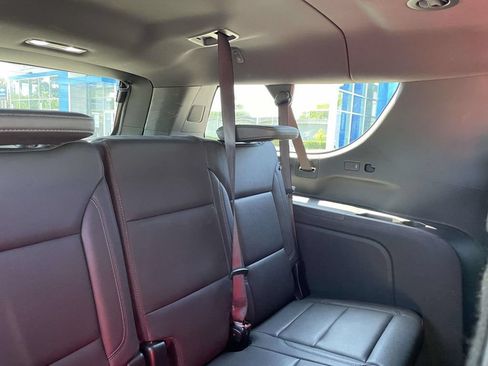 Used 2025 Chevrolet Suburban Z71 AWD/4WD image 12