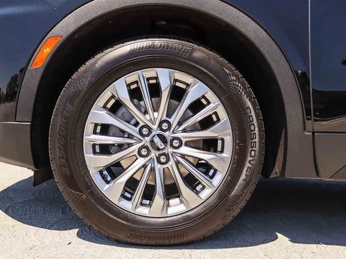Used 2025 Cadillac XT4 Premium Luxury w/ Cold Weather Package FWD image 11