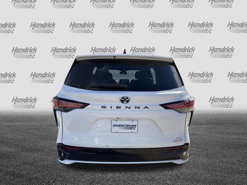 Used 2023 Toyota Sienna XSE image 9