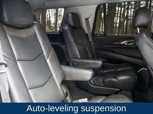 Used 2019 Cadillac Escalade Premium Luxury image 17