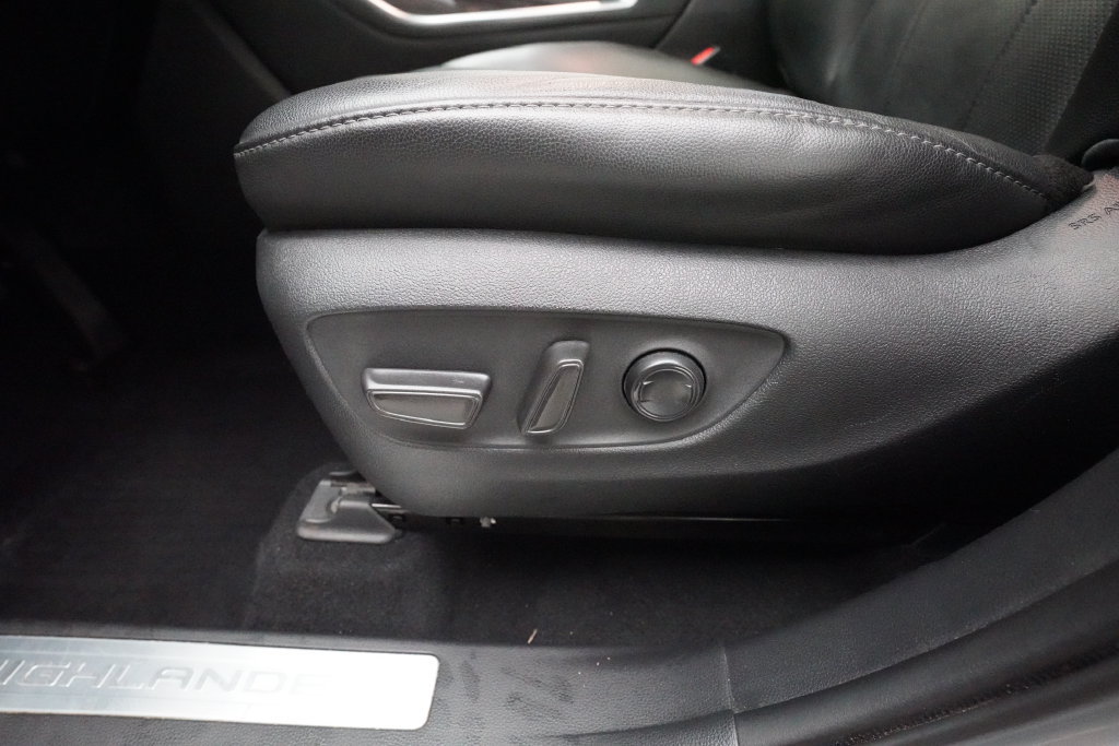 Used 2021 Toyota Highlander Limited AWD/4WD image 28