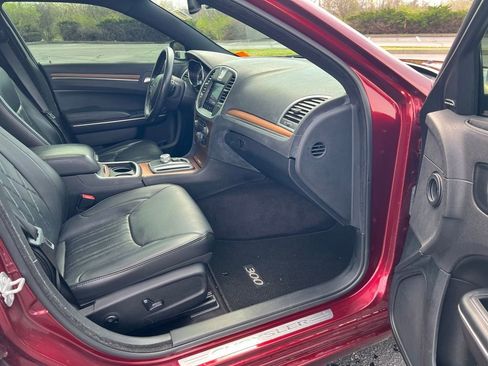 Used 2017 Chrysler 300 C Platinum w/ Safetytec Plus Group image 10