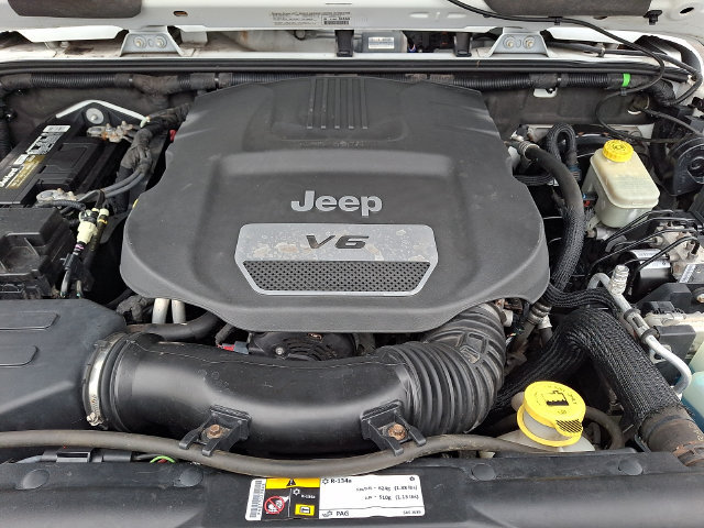 Used 2014 Jeep Wrangler Unlimited Sahara w/ Dual Top Group AWD/4WD image 27