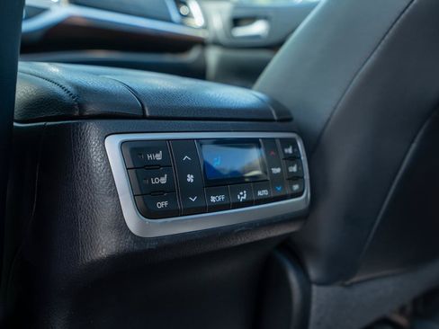 Used 2015 Toyota Highlander Limited AWD/4WD image 19